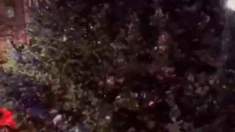 ממשלת ניו יורק מרססת כימיקלים (חומרי הדברה ) על התושבים כדי להוריד את הסיכון של נגיף מערב הנילוס