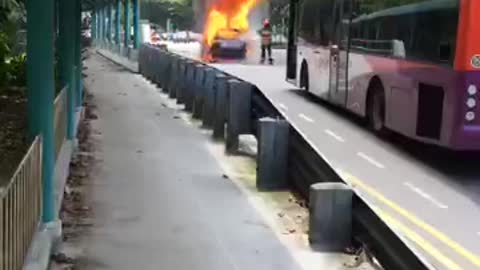 EXPLODING CAR IN SINGAPORE!!!