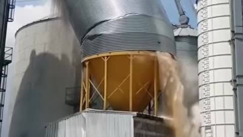 Explosive grain dust