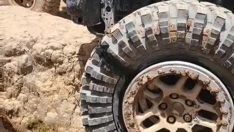 Quick installation of large car tires