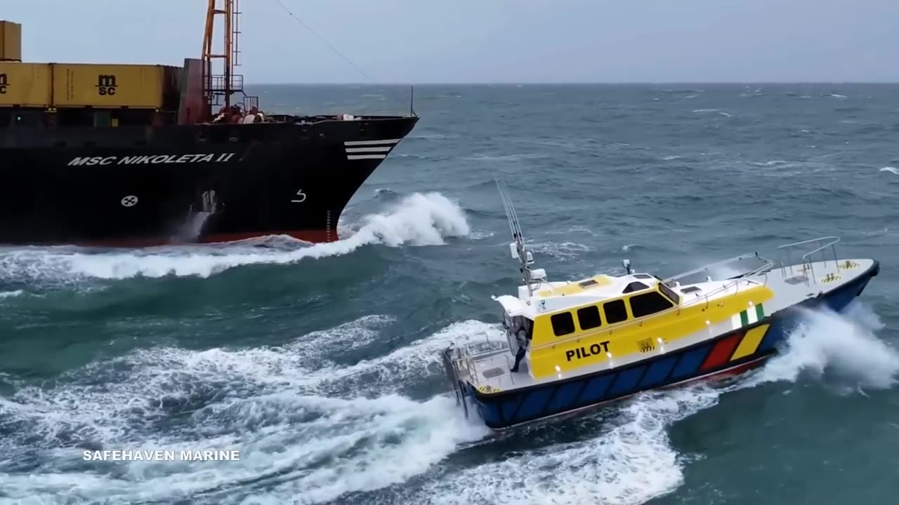 Pilot boat and ships, Storm Isha