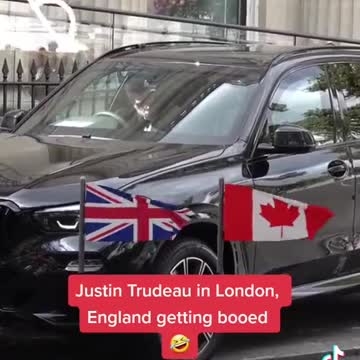 Hecklers boo Justin Trudeau in London