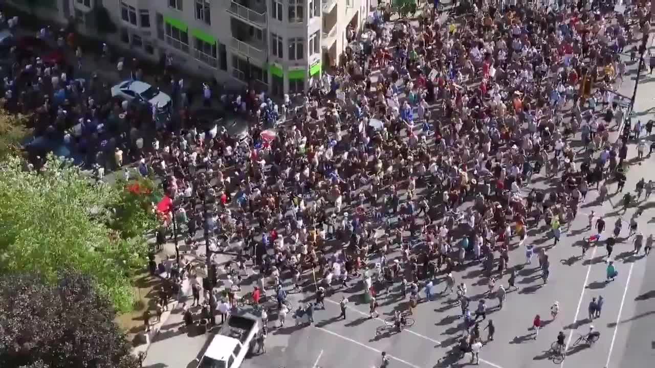 Massive protest against vaccine passports in Canada - The Great Awakening worldwide.