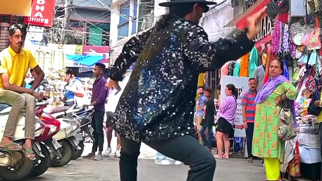 Indian dancing video like as Michael Jackson