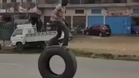 Clever boy running on the tyre! World record