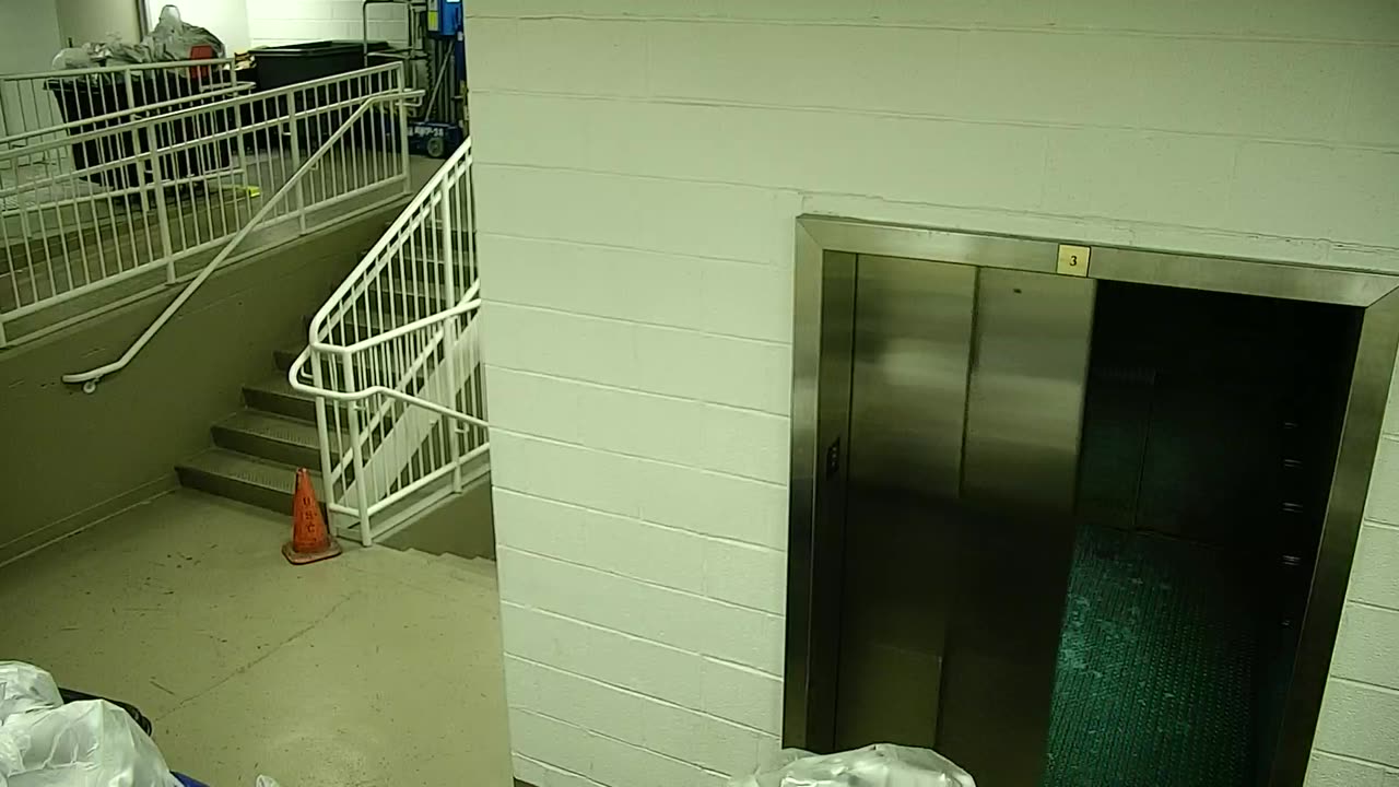 7110CVCULElevator#3Lobby_2021-01-06_22h00min01s837ms.mp4