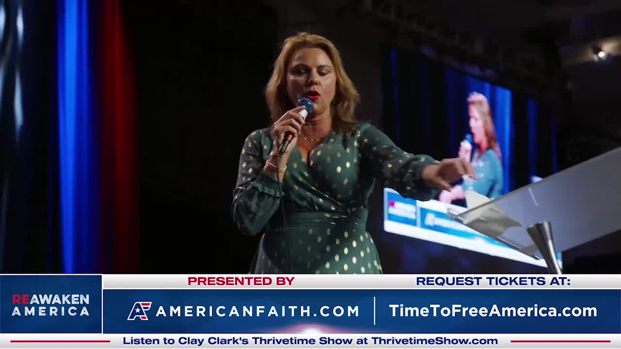 Lara Logan Gives Mikki Willis's Courage 19 Awards For Journalism With Mel K San Antonio 11-21-21