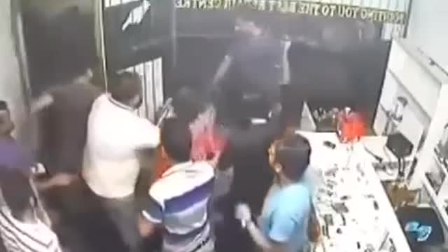 It wasn't a good day for a robbery lol