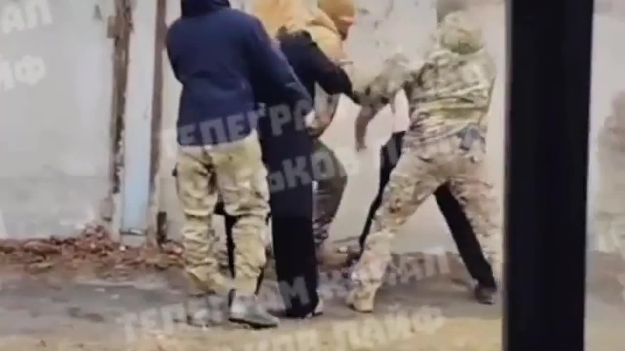 In Kharkov the Zelensky regime's TCC abductors beat a victim including with a knee to the face