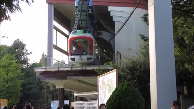 Tokyo Monorail Ueno Zoo - Suspension railway - Hängebahn - Video