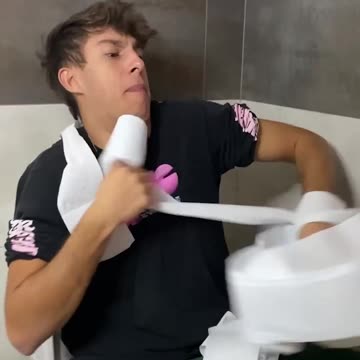 CUANDO vives con tus PADRES VS Cuando vives SOLO...#shorts #viral