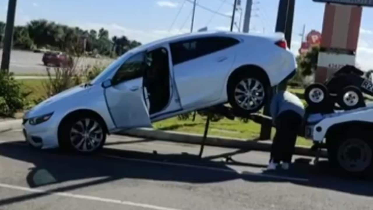 Repo Gone Wrong - Tow Truck Drivers Making A Repo Gone Wrong