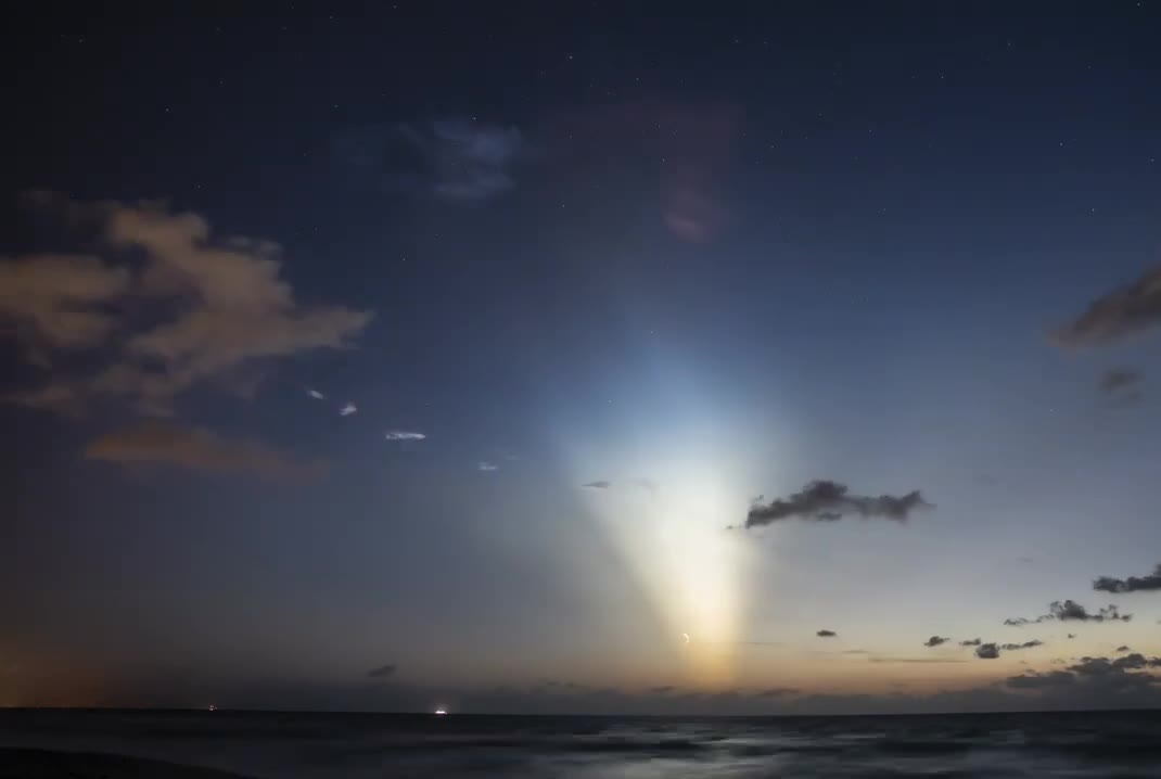 Amazing## Streak and Plume from SpaceX's Crew-2 Launch in timelapse mode