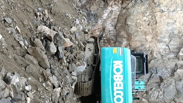 Exavator is working on top of the mountain 🏔️ in dengerous.