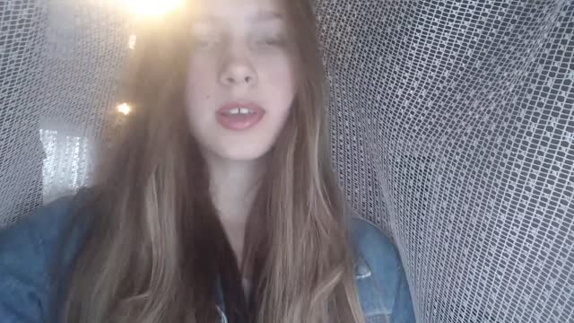Hello i Anna