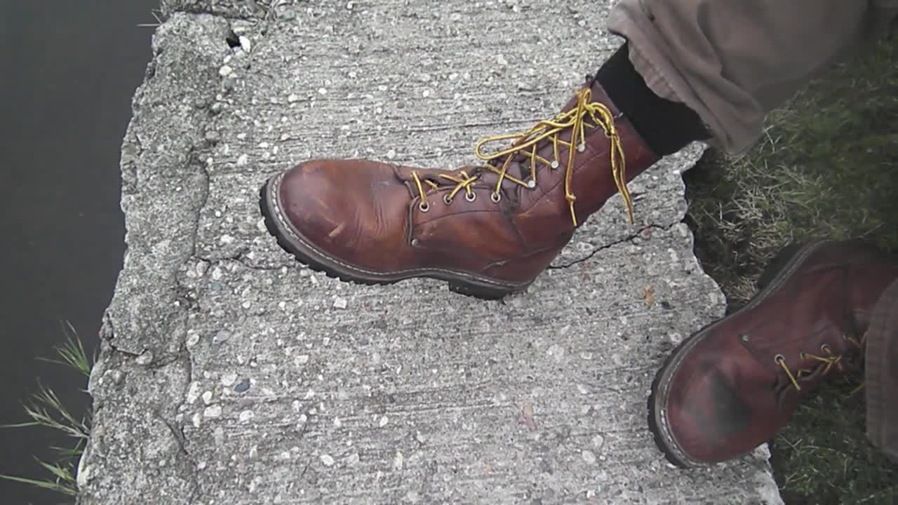 The Easiest Way to Lace Up Tall Boots with Eyelets