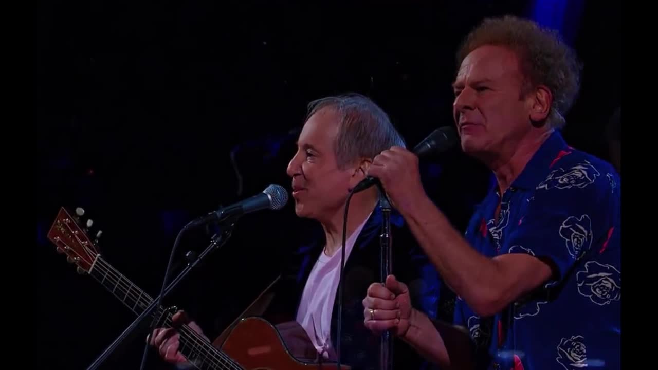 A guitar sings the precipitation of the years and the vicissitudes of life! Classic songs