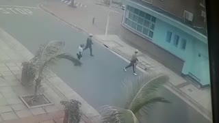 Woman narrowly escaped being robbed on Durban's North Beach