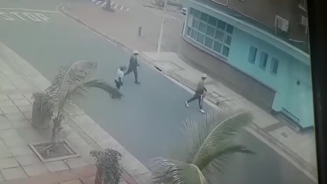 Woman narrowly escaped being robbed on Durban's North Beach