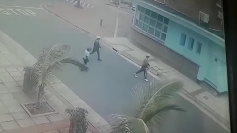 Woman narrowly escaped being robbed on Durban's North Beach