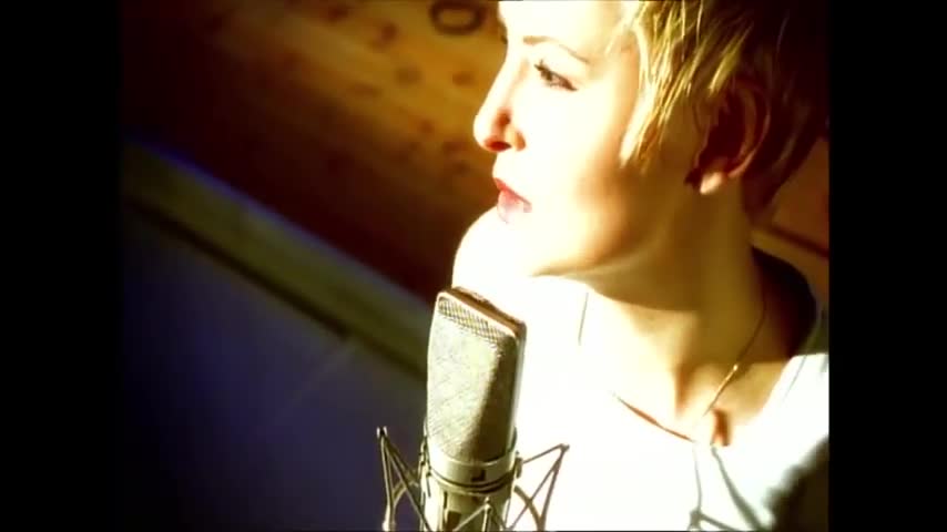 Sonic Dream Collective - Don't Go Breaking My Heart