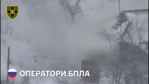 Ukrainian Tank Fires on Cornered Russian Drone Pilots