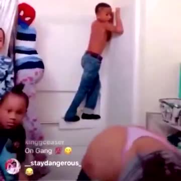 Low-Class Mom Twerks for Her Kids #TrashCulture