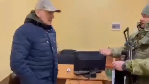 Watch... a Ukrainian soldier reprimands the Belarusian ambassador before escaping from Kyiv