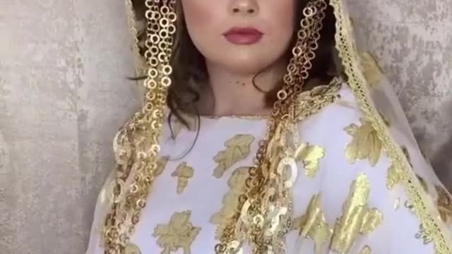 Algerian woman in traditional Algerian dress