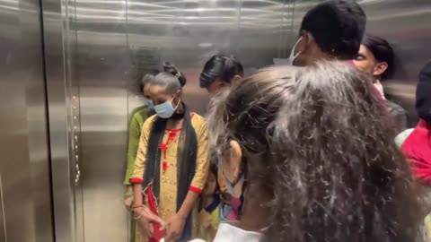 क्या मम्मी बंदर मेरी चड्डी ले गया😂|Prank In Lift|Funny Reaction😂