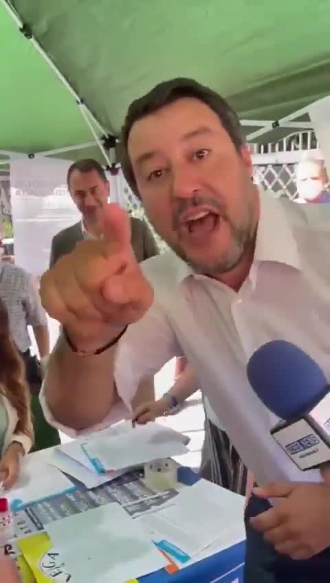 🔴 Salvini: "Qui Potenza: tante persone in fila per firmare i #referendumgiustizia "