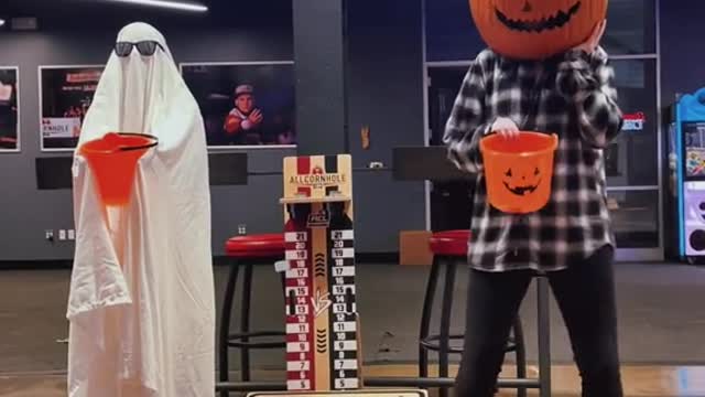 Cornhole, but make it spooky 👻🎃