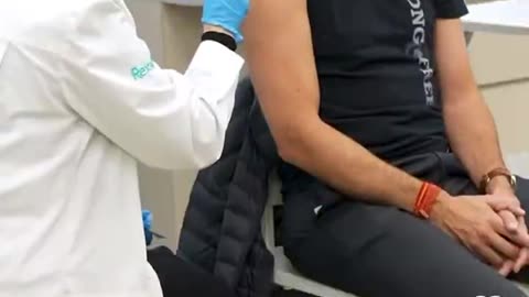 Funny how you don’t actually see the needle going into Trudeau’s skin!