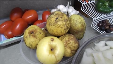 Cutting Pears: 2 Easy Ways