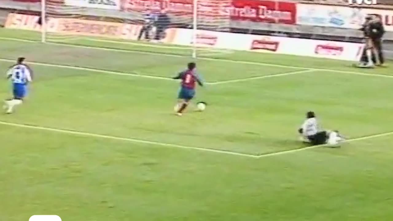 Day #4 | Messi 4th goal | Barcelona B vs UE Figueres (11/28/2004)