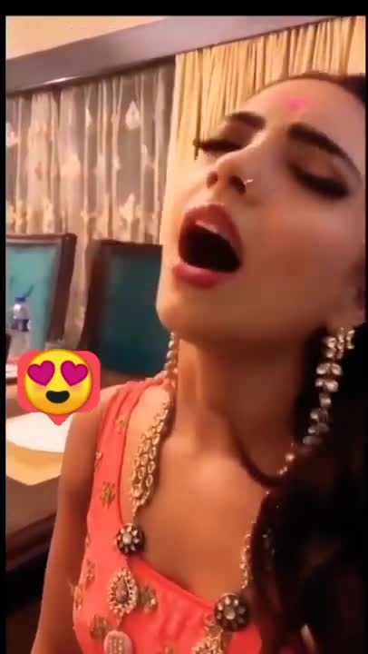 Hot Aaa aaa Bollywood actress say😍