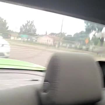 Video shows small plane crash onto University Boulevard in Orlando