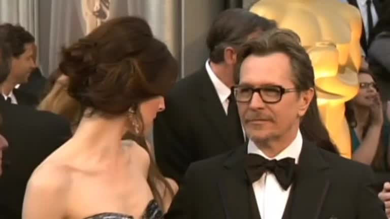 Gary Oldman's comments on Mel Gibson's anti-Semitic rant draws headlines