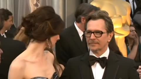 Gary Oldman's comments on Mel Gibson's anti-Semitic rant draws headlines