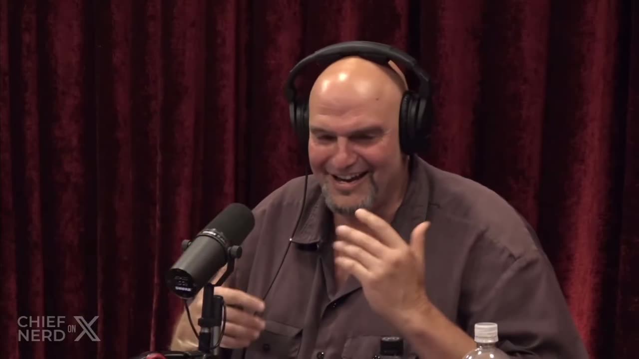 Joe Rogan Asks John Fetterman Why He Doesn’t Wear a Suit as a Senator ... 🤣