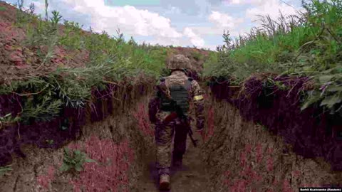 Ukrainian-troops-hold-the-"Road-of-Life"-(photo-gallery)