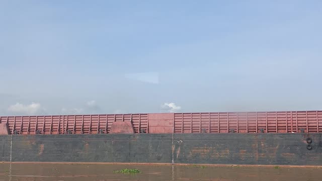 TUG BOAT SHIP AT RIVER