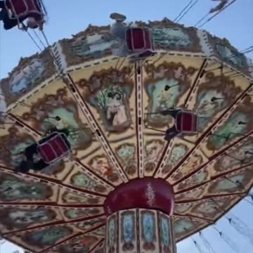 Jovem é arremessada de brinquedo em parque de diversões e fica em estado grave