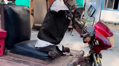 man do everything without hand he has no hands motivational video