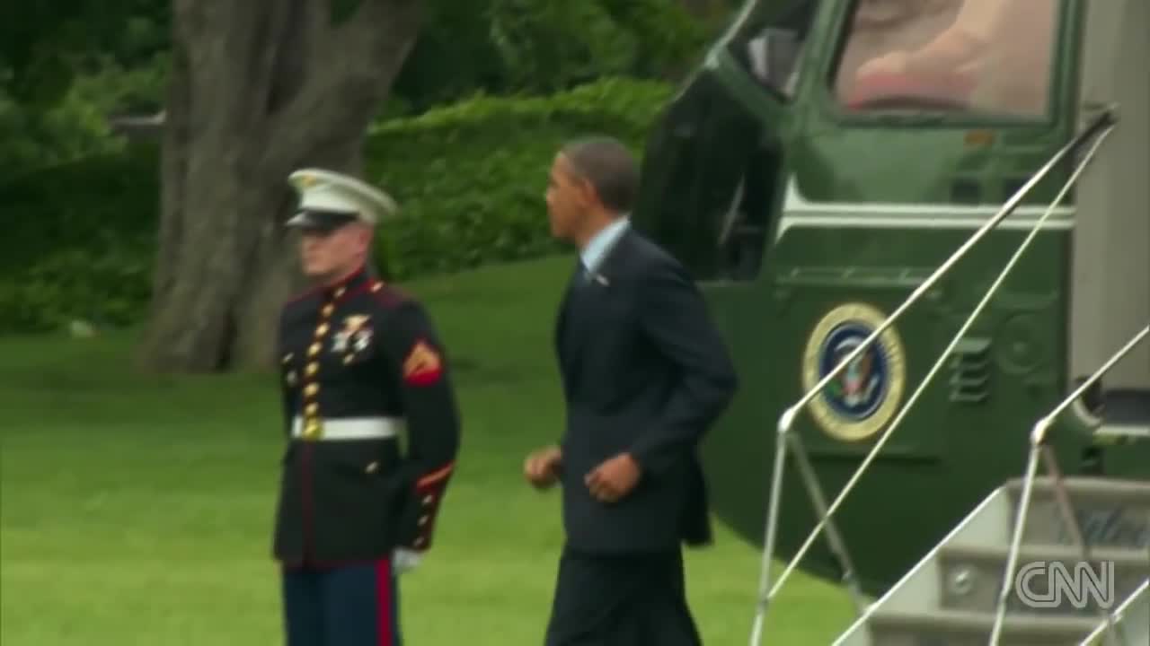 Obama porgets to salute