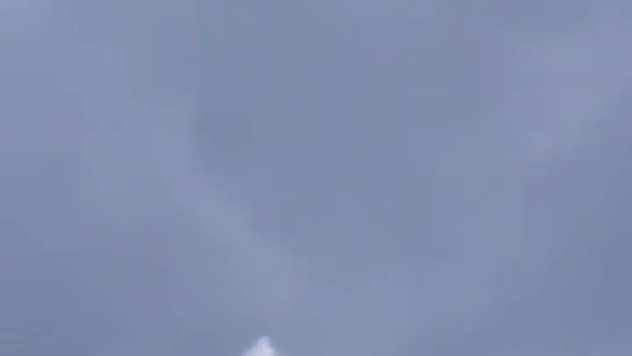 Chemtrail cut off... Or maybe it's ,,condensation"
