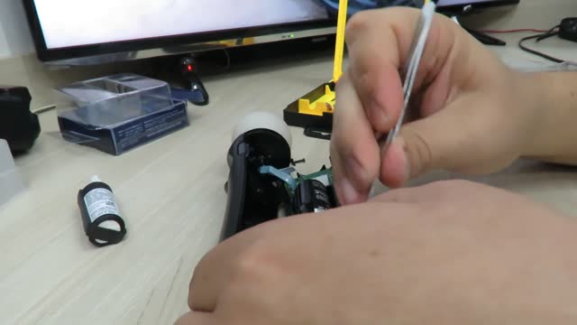 Instalação da Bateria Cameron Sino CS-SP115SL no Playstation Move Motion Controller