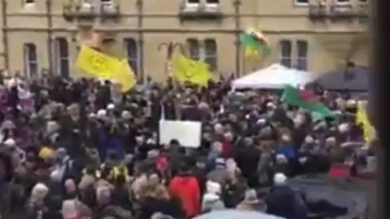 Huge demonstration in Oxford against 15 minute towns.