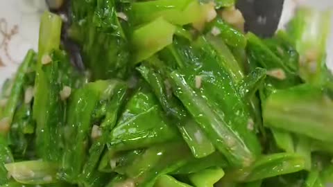 Quick and Easy Stir Fried Lettuce