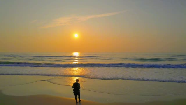 Walking with a clean person is like a warm winter sun.